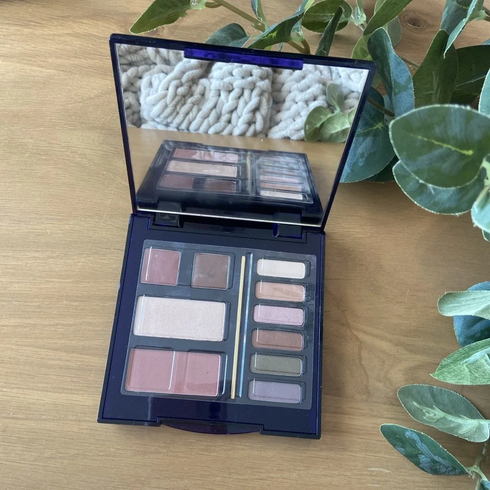 ESTEE LAUDER pallet futurist lipstick Blush all day color intensity eyeshadow